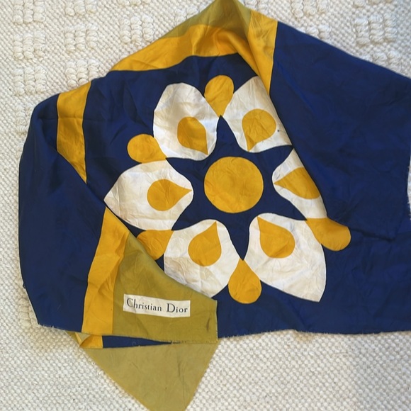 1960s CHRISTIAN DIOR Blue Mod Flower Printed Silk Scarf in blue and yellow - Picture 8 of 8